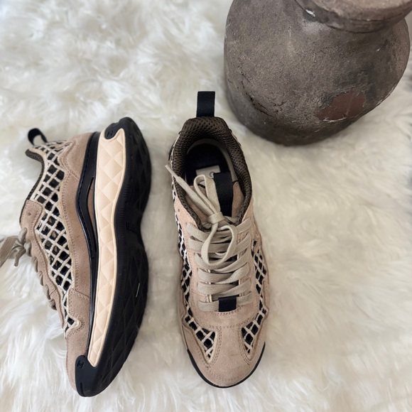 Authentic Chanel suede CC interlocking sneakers with Open net - Picture 2 of 10